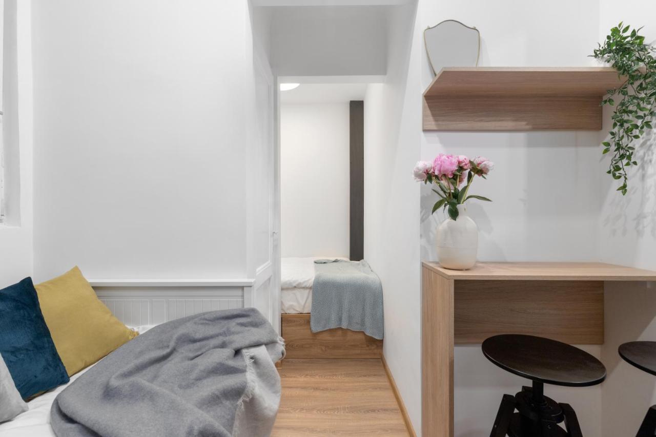 Ultra Central, 15 Sqm Studio By Urbanesq Boekarest Buitenkant foto