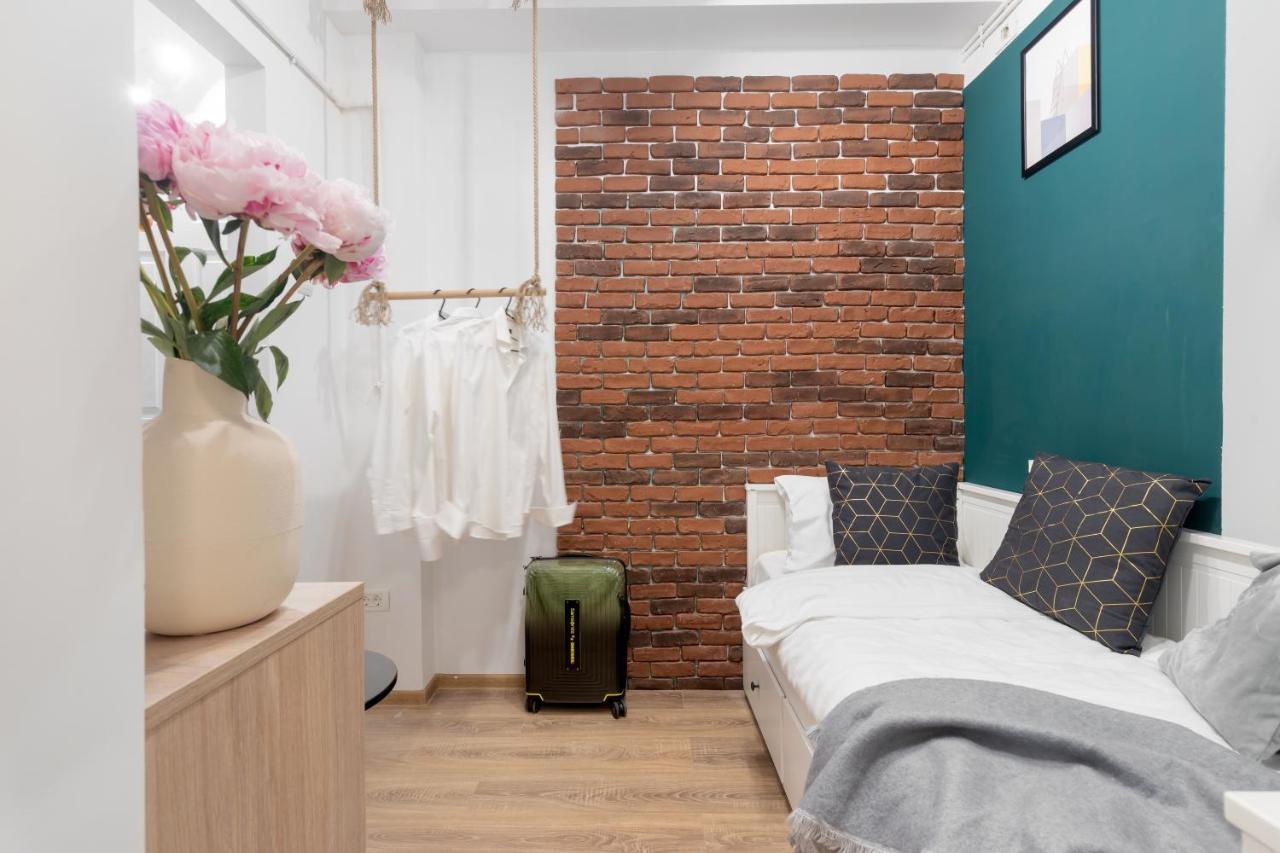 Ultra Central, 15 Sqm Studio By Urbanesq Boekarest Buitenkant foto