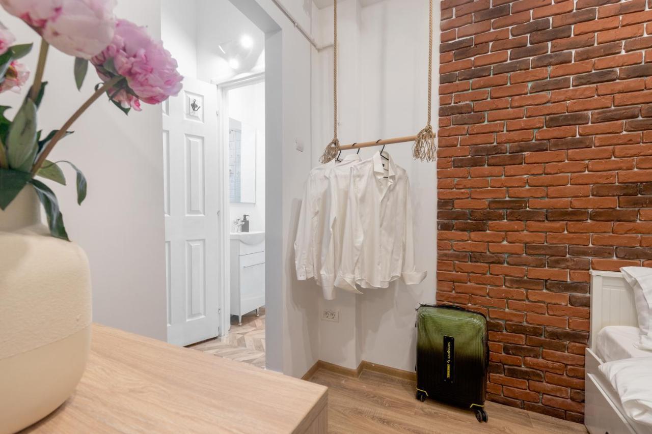 Ultra Central, 15 Sqm Studio By Urbanesq Boekarest Buitenkant foto